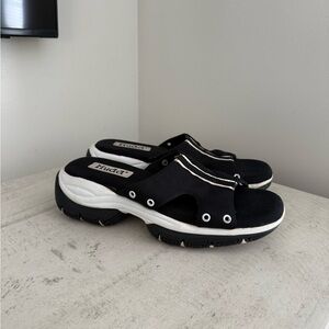 Vintage Mudd Black and White Chunky Sandals
